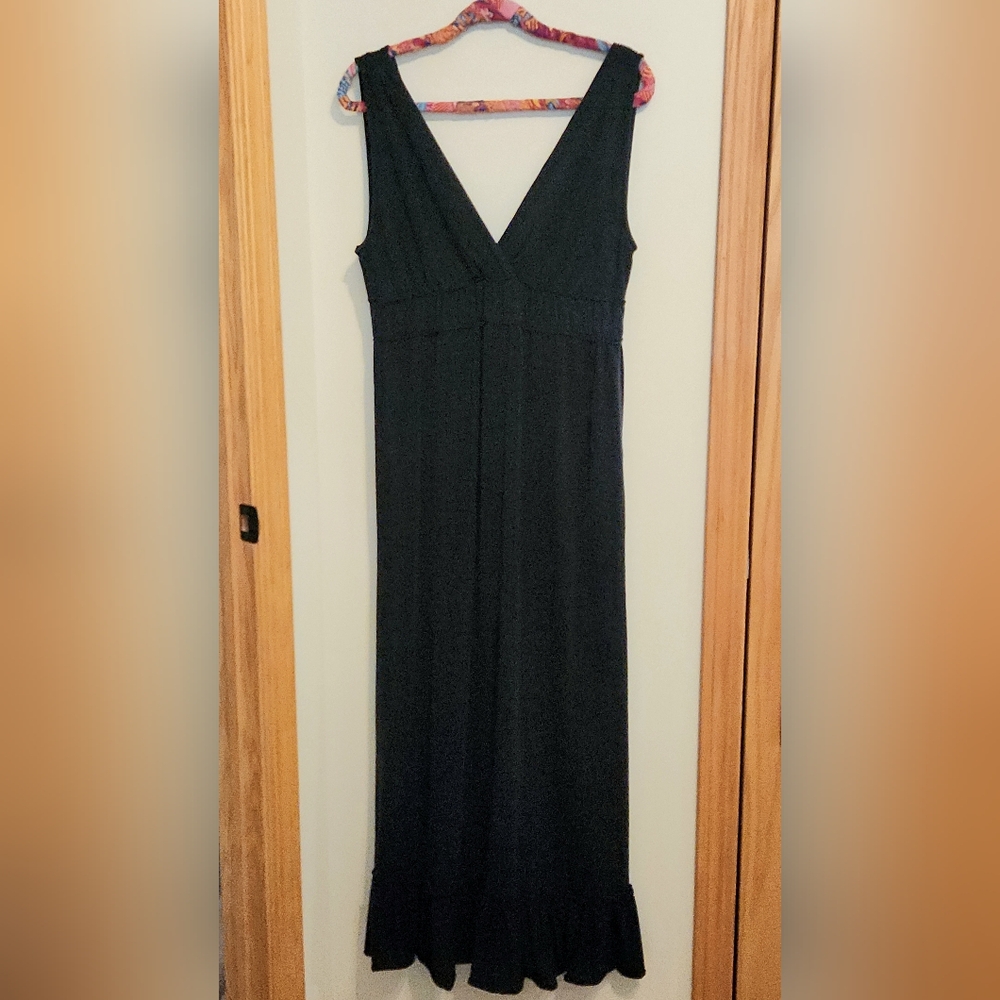Gapbody XL Black maxi dress soft lightweight fabric v-neck sleeveless ruffled